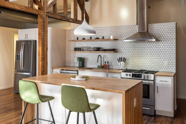 Foto del edificio - 120 E 13th St