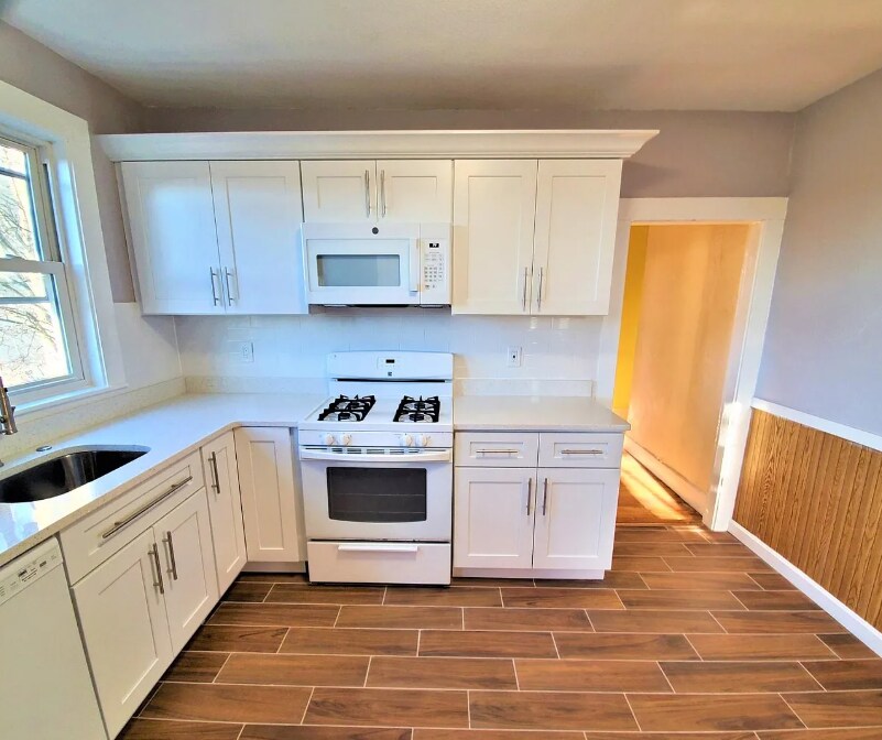 Primary Photo - 39 Waterhouse St