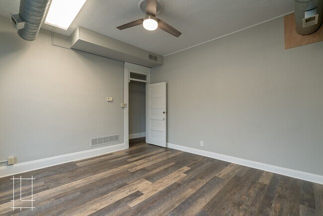 Foto del edificio - 903-903 Oak St