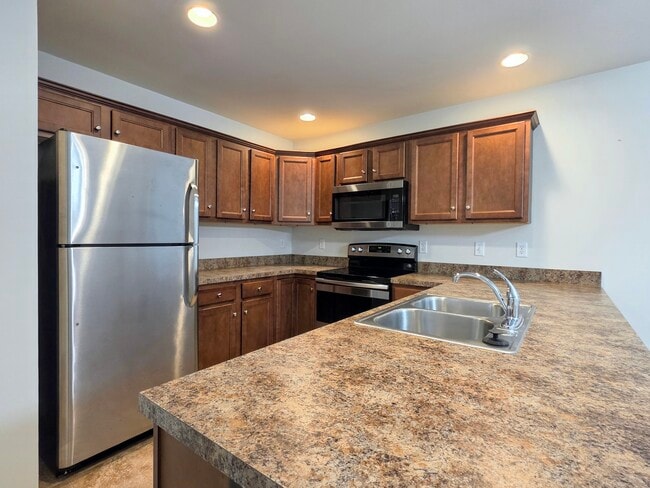 Building Photo - 107 Cedarwood Dr