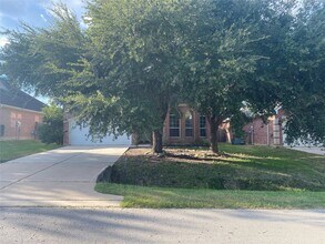 Building Photo - 9210 Hidden Lake E Dr