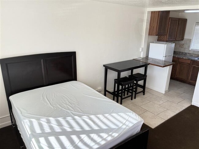 Foto del edificio - 1105 S State St