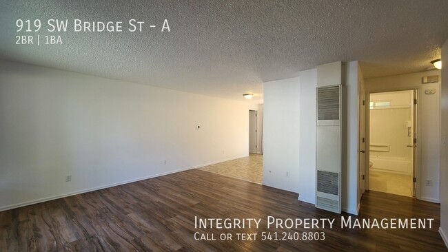 Building Photo - 919 SW Bridge St