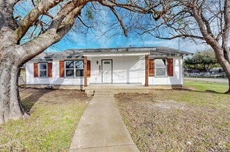 Building Photo - 2802 N Masters Dr