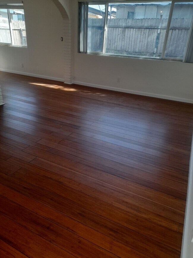 Foto del edificio - 4626 W 162nd St