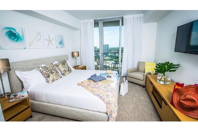 Building Photo - 2602 E Hallandale Beach Blvd