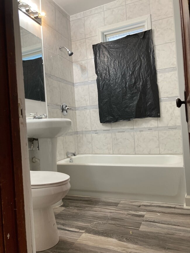 Unit 1 Bath - 3326 N 29th St