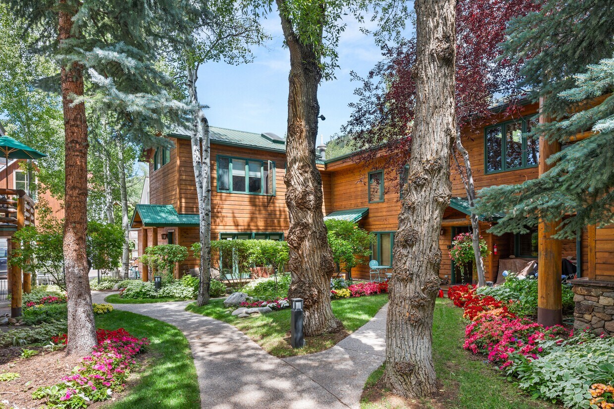Foto principal - 950 E Durant Ave