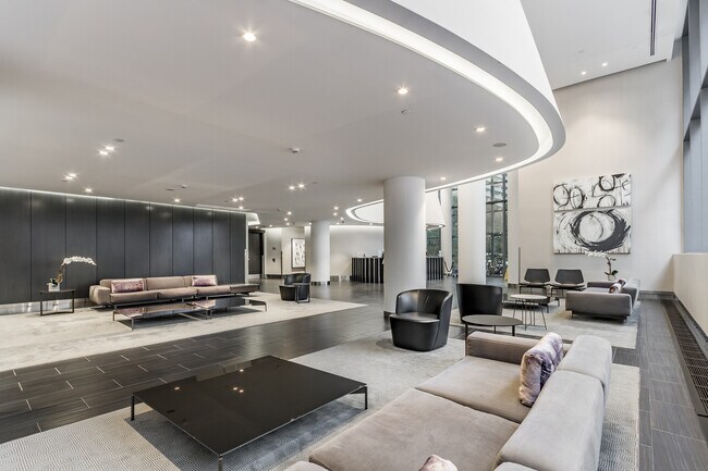 Photo du bâtiment - 1815 Yonge St