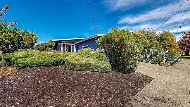 Building Photo - 2220 Boise Ct