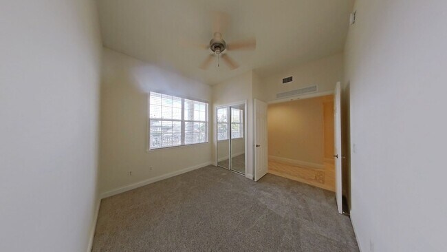 Building Photo - Luxury 3/2 Reunion Condo