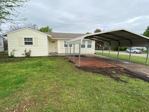 Building Photo - 404 S 200th E Ave