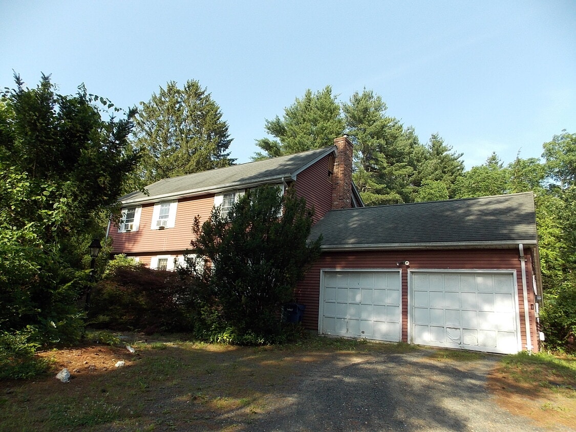 access to garage must be shared - 54 Hungary Rd