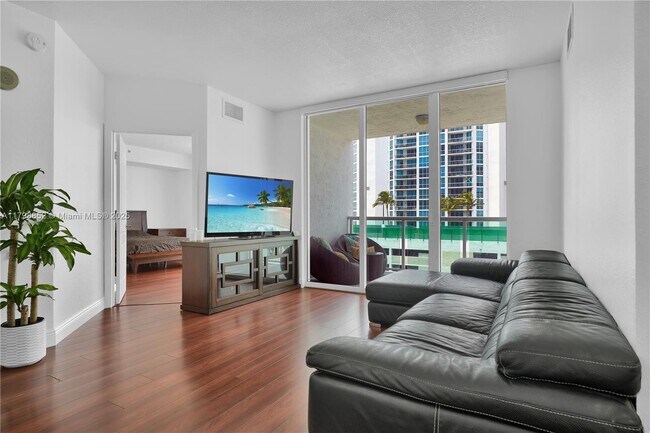 Foto del edificio - 500 NE 29th St