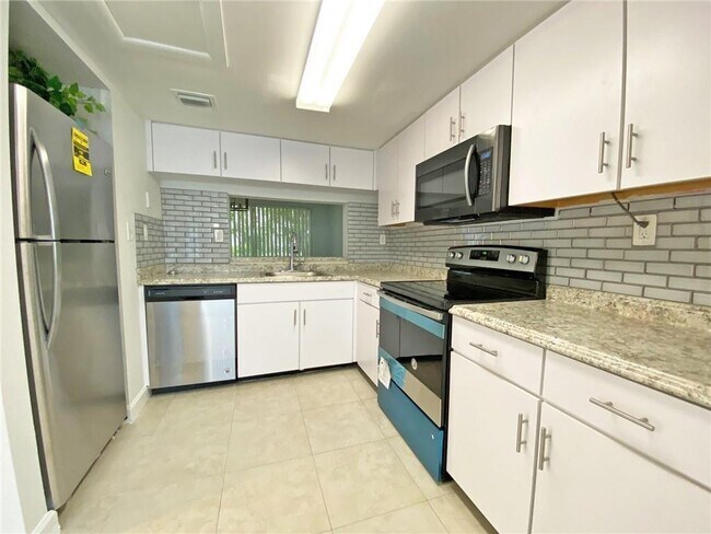 Foto del edificio - 780 NW 91st Ter