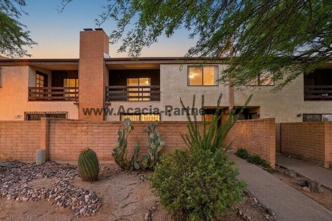 Building Photo - Spacious Three Bedroom/Three Bath Townhome
