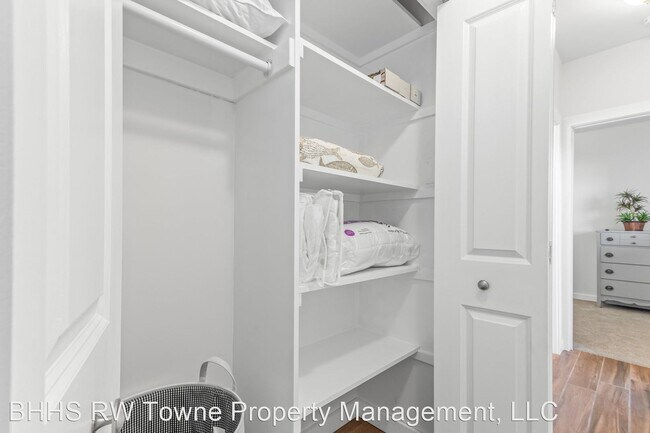 Foto del edificio - 4 br, 3 bath House - 4836 Bay Bridge Lane
