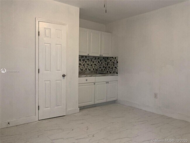 Foto del edificio - 2690 SW 24th Terrace