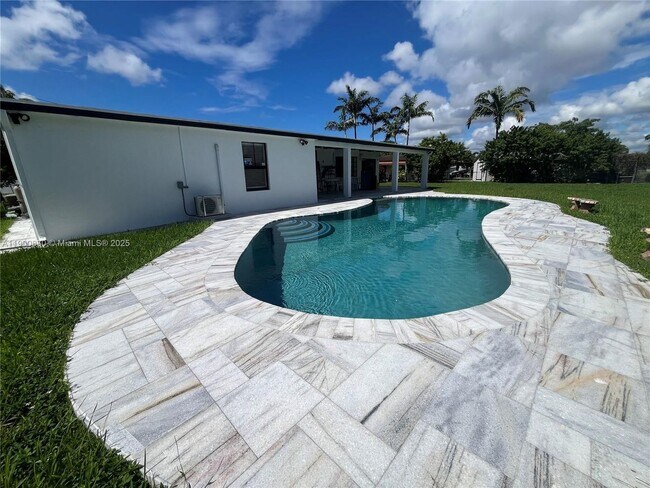 Foto del edificio - 11755 SW 37th St