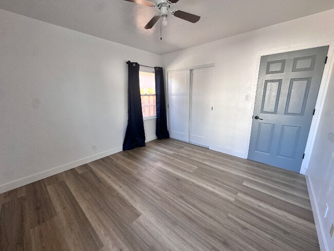 Foto del edificio - 422 E Grand Ave