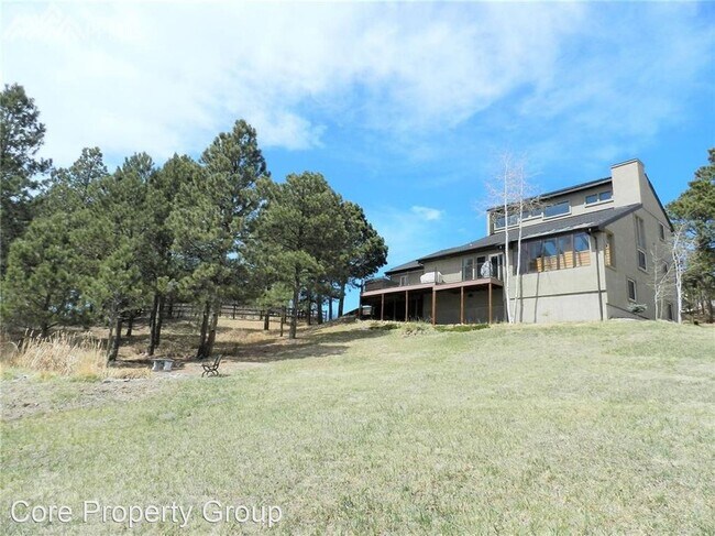 Foto del edificio - 4 br, 3 bath House - 18255 Knollwood Blvd