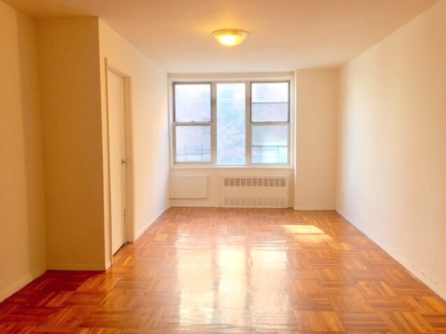 Primary Photo - 94-25 60th Ave