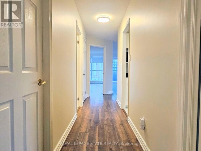 Photo du bâtiment - 67 Caroline St S