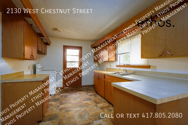 Building Photo - Spacious 3 Bedroom/1 Bath Home