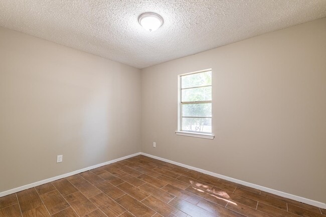 Building Photo - 4468 Tarleton Dr