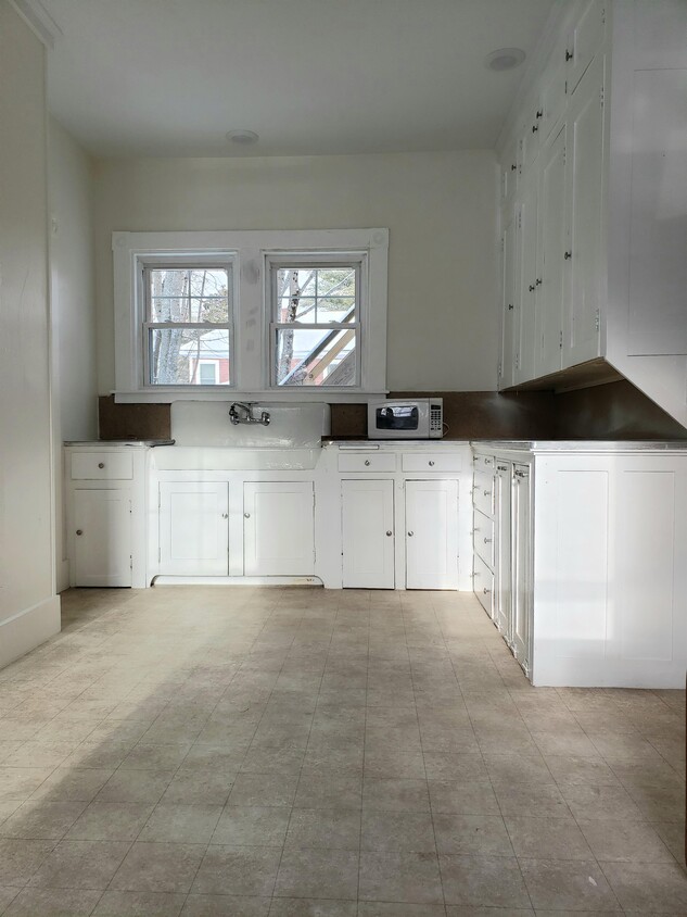 Primary Photo - 12 Park St
