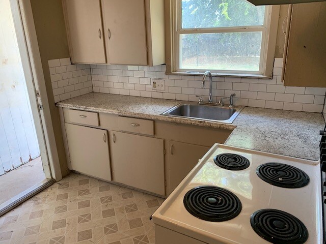 Building Photo - 5856 Trigg Dr