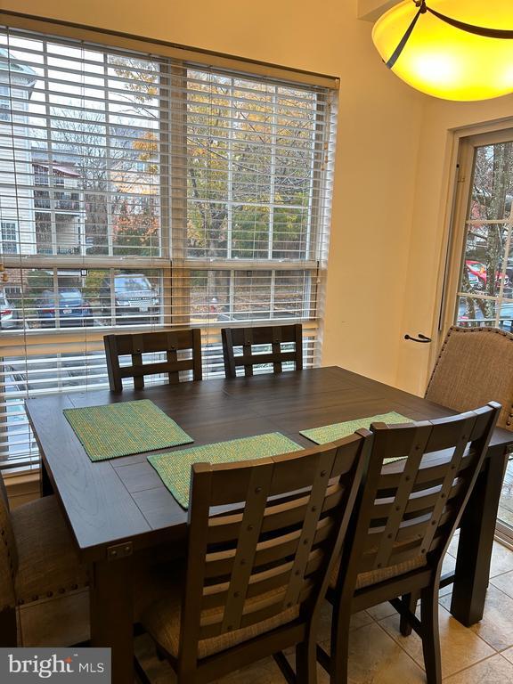 Foto del edificio - 8846 Ashgrove House Ln