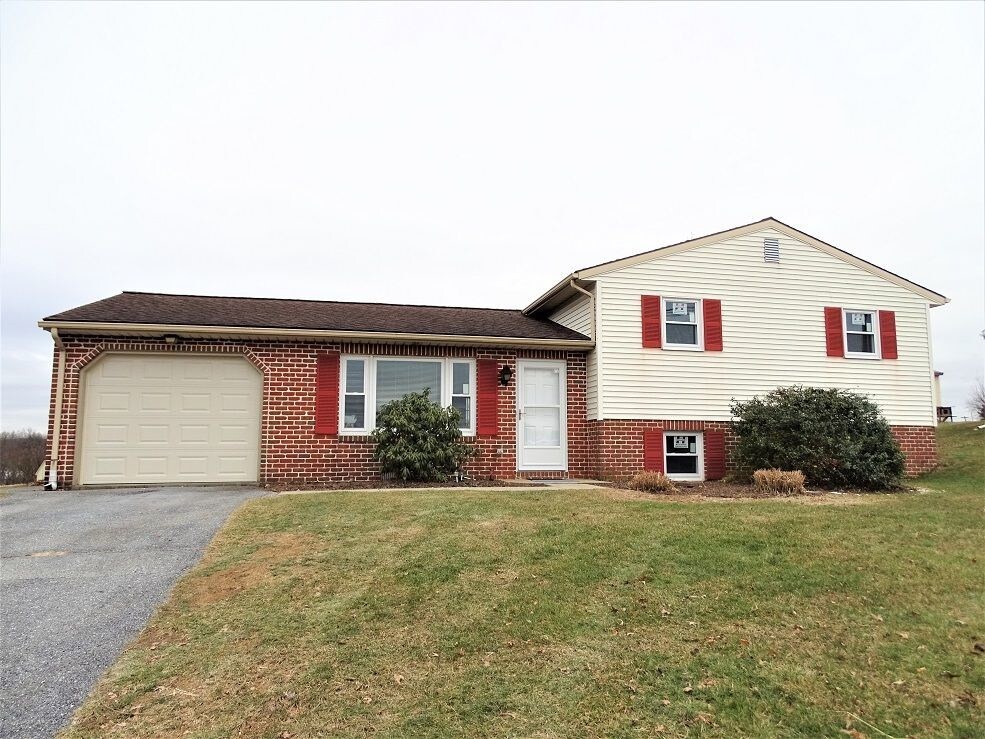 1438 E Newport Rd, Lititz, PA 17543 House Rental in Lititz, PA