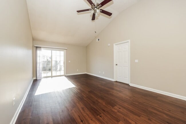 Foto del edificio - 605 Freedom Ct