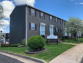 Building Photo - 1000 Monticello Rd