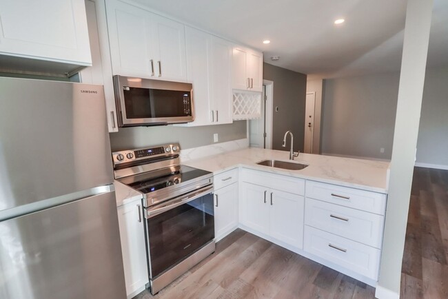 Building Photo - Beautifully renovated and located in the h...