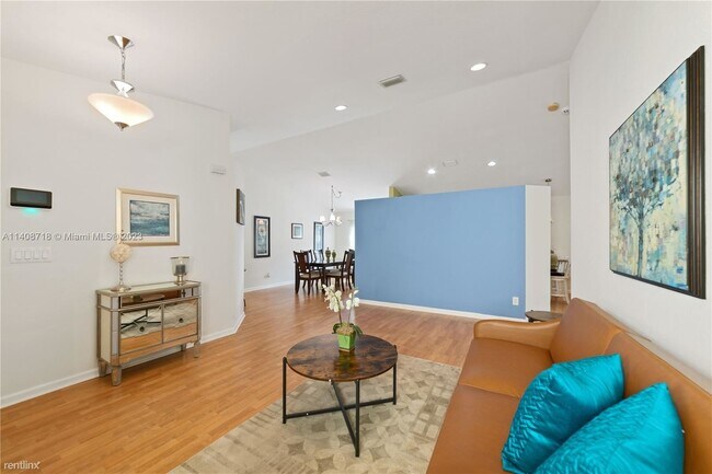 Foto del edificio - 3 br, 2 bath House - 7920 N Silverado Cir 0