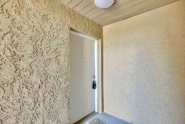 Foto del edificio - Beautiful 2/2 Condo with Full Lawn Care Included Located in Hawthorne Village – Orlando!