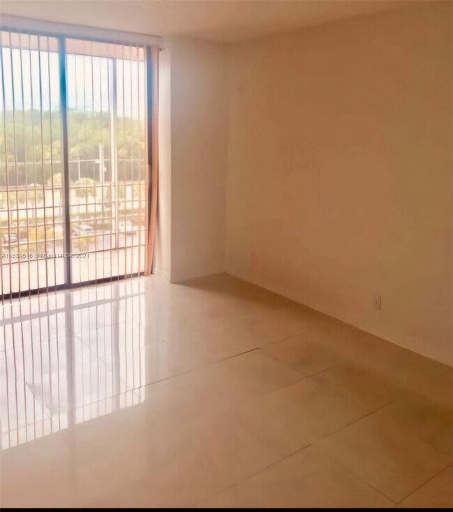 Building Photo - 2821 N Miami Beach Blvd
