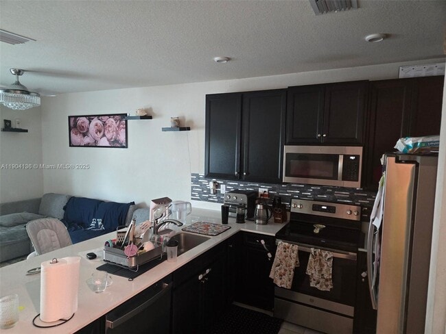 Foto del edificio - 392 NW 11th Ct