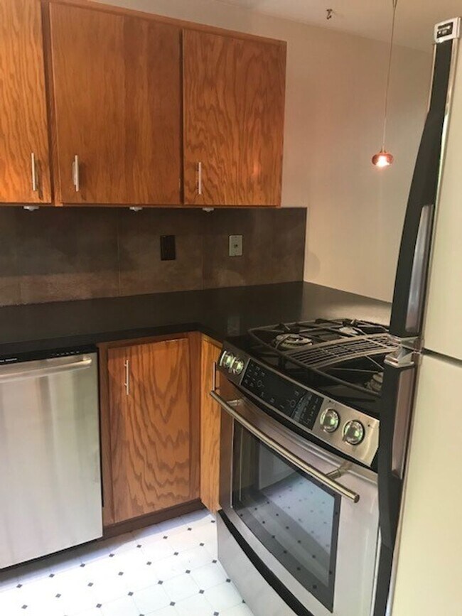 Foto del edificio - Available Now: 2 Bedroom ~ 2 bathroom Hous...