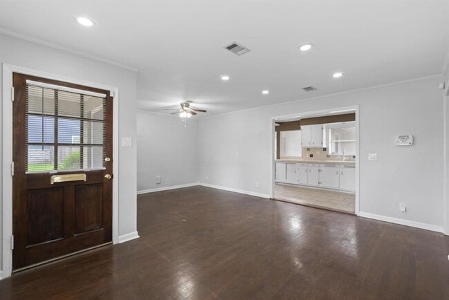 Building Photo - 2122 Althea Dr
