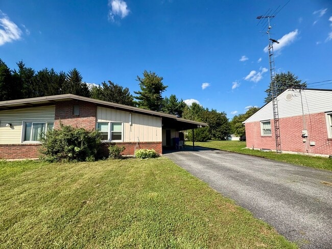 Foto del edificio - 2 Bedroom 1 Bathroom in Elizabethtown w/La...