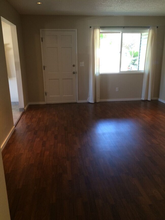 Building Photo - 613 E 22nd St