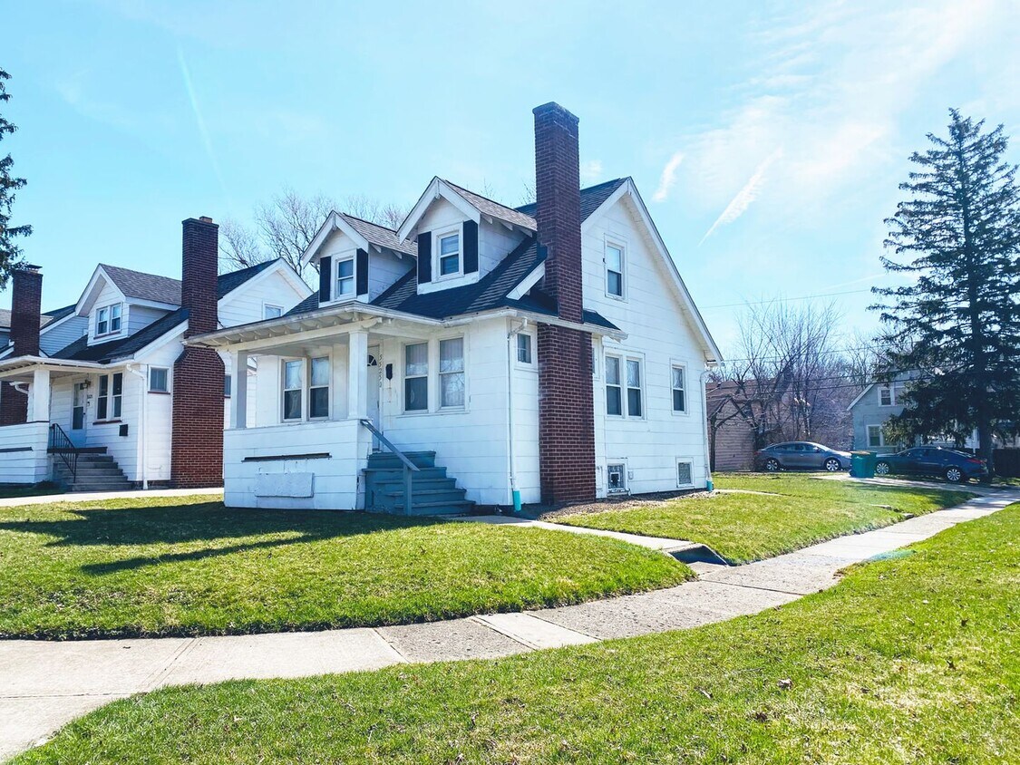 Primary Photo - Newly Renovated 2 Bed 1 Bath House for Rent!
