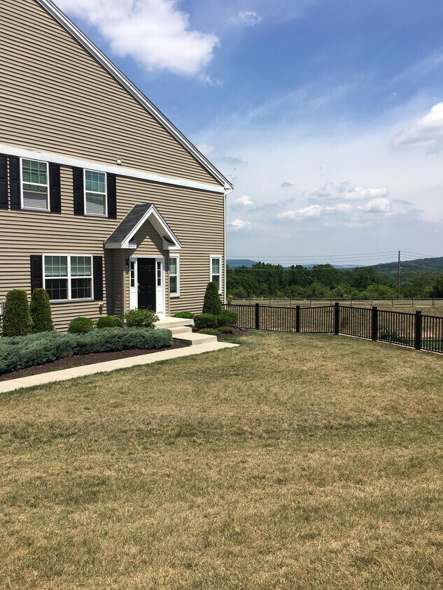 6019 Valley Dr, Coopersburg, PA 18036 Townhome Rentals in
