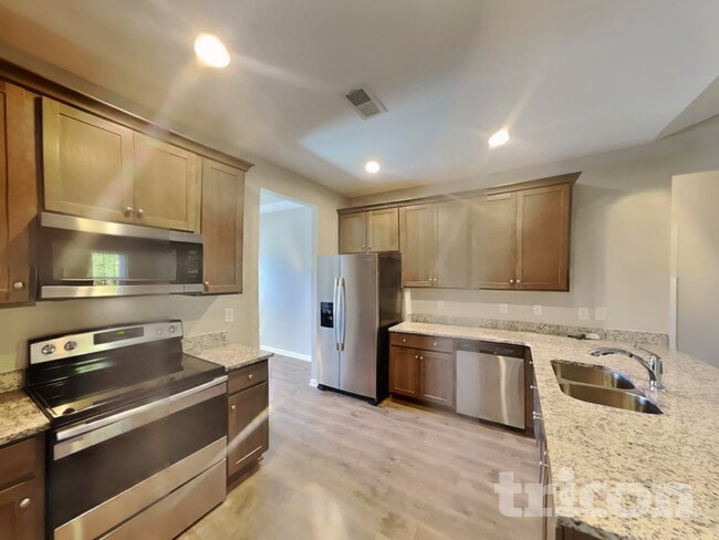 Foto del edificio - 825 Ellyson Dr