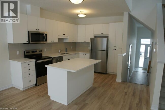 Building Photo - 111 Winter Wren Cres