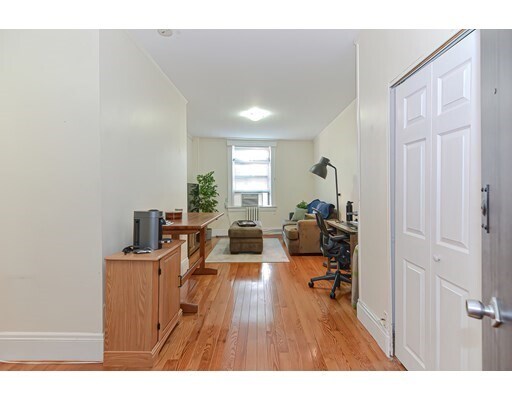 Building Photo - 21 Beacon St