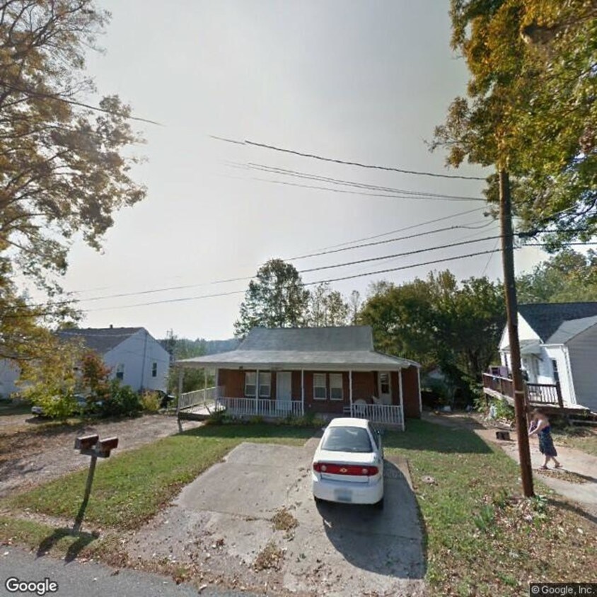 1628 1/2 Rivermont Hts, Martinsville, VA 24112 House Rental in
